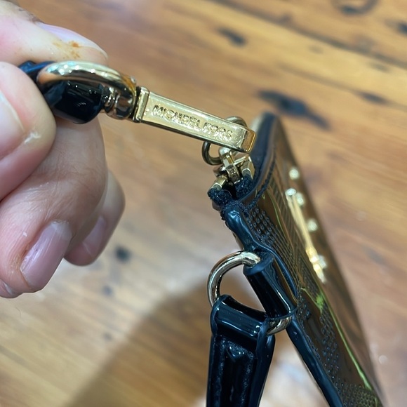 Michael Kors wristlet wallet Black Patent Leather Classic Signature big logo Bag - Picture 9 of 9